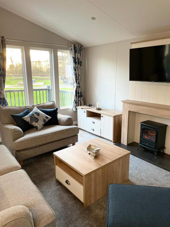 Beryl Lodge With Hot Tub York Extérieur photo